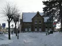 Grevesm�hlen; M�hlenstra�e mit der ehemaligen Berufsschule. [30.01.2010] 

