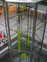 Die Uhr der flie�enden Zeit in Berlin Europa-Center(11.09.09)