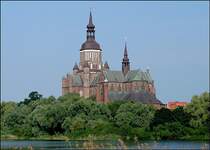 Gotische Basilika   St.Marien  vom Frankenteich aus gesehen. ( Stralsund - Anno 1298 erstmalig urkundlich erw�hnt)