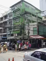 Bangkok 14.01.2011: Gleich neben dem Baiyoke Tower befindet sich ein Markt f�r Gro�- und Einzelhandel, der sich �ber mehrere Stra�enz�ge hinzieht.