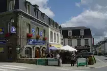 In Pleyben am 23.07.2009 - Restaurant - Geschenkartikel - B�ckerei und Cr�perie. Was will man mehr?