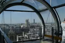 Blick aus der obersten Etage des Centre Pompidou auf Paris - Tour St. Jacques und Tour Montparnasse, am 16.07.2009