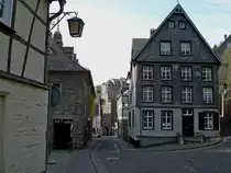 Monschau, viel grauer Schiefer pr�gt das mittelalterliche Stadtbild, Mai 2005
