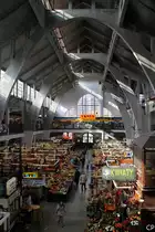 Ein Blick in die historische Markthalle Nummer 1  Hala Targowa  in Breslau. Die parabolischen Stahlbetontr�gern wurden bei ihrer Errichtung 1906-1908 erstmals angewandt. (aufgenommen am 14.10.2010) 