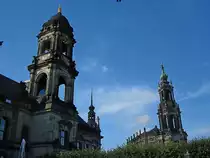 Dresden, links der 50m hohe Turm des St�ndehauses, in der Mitte der Schlo�turm, auch Hausmannsturm genannt mit Aussichtsplatform, rechts der Turm der kath.Hofkirche, gesehen von der Br�hlschen Terasse, Okt.2009