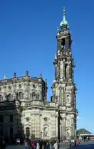 Dresden, Turm und Teil des Kirchenschiffs der katholischen Hofkirche, seit 1980 Kathedrale des Bistums Dresden und Mei�en, gr��ter Kirchenbau in Sachsen, 1739-55 im Barockstil erbaut vom italienischen Baumeister Chiaveri, Okt. 2009