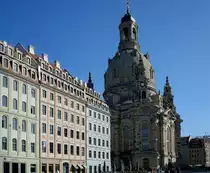 Dresden, neue H�userzeile im alten Stil und die Frauenkirche, Okt.2009