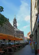 Dresden, Blick zur Kreuzkirche, bekannt durch den weltber�hmten Dresdner Kreuzchor der fast 700 Jahre besteht, der 92m hohe Turm ist begehbar und bietet eine pr�chtige Sicht auf die Stadt, Okt.2009
