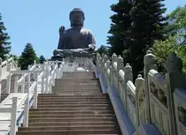 268 Stufen f�hren vom Po Lin Tempel hinauf zur Buddhastatue auf der Insel Lantau am 03.07.2003