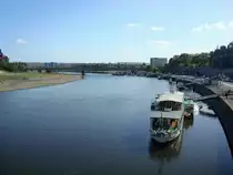 Dresden, rechts das Terrassenufer, die Anlegestelle der  Wei�en Flotte, die gr��te historische Raddampferflotte der Welt mit neun Schiffen, teils �ber 100 Jahre alt und noch mit den originalen Dampfmaschinen, Okt.2009