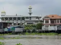 Diese Moschee unmittelbar am Menam Chao Phraya in Bangkok gelegen fotografierte ich am 28.05.2006