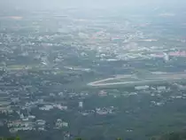 Die Stadt Chiang Mai und ein kleiner Teil des Flughafens am 11.05.2008 vom Doi Suthep aus gesehen