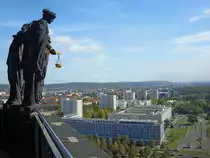 Dresden, Blick vom Rathausturm mit seinen 15 Sandsteinfiguren (Symbole der menschlichen Tugenden) in Richtung Nord-Ost zum Fernsehturm, rechts am Horizont die Berge der S�chsischen Schweiz, Okt.2009 