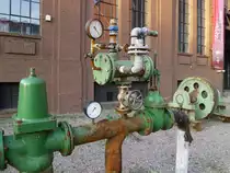 Alte Rohrleitungen, Ventile und Druckmesser auf dem Gel�nde der ehemaligen Zeche Ewald in Herten am 22.02.2011.