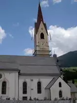 Taisten im Pustertal, gotische Kirche St. Ingenuin, erbaut im 15. Jahrhundert (26.06.2010)