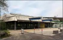 . Sporthalle  Auf dem Sch�fersfeld  in Lorch - 

Als zweites Geb�ude nach der Realschule folgte 1975 eine Sporthalle. Hier der Eingangsbereich des von den Architekten Behnisch und Partner geplanten Geb�udes. 

http://www.behnisch-partner.de/projects/sports-facilities/sportshall-schaefersfeld

18.04.2010 (Matthias)