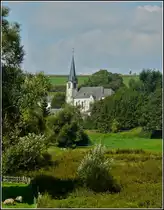 Die Kirche von Arsdorf liegt eingebettet in der sch�nen Landschaft. 04.09.2010 (Jeanny)