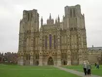 Wells, Kathedrale, erbaut ab 1175 von Kardinal Reginald, 
L�nge 113 Meter, (27.09.2009)