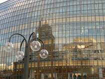 Peek & Cloppenburg in K�ln. Das Geb�ude f�llt durch eine rundliche Fassade auf. 10.3.2007