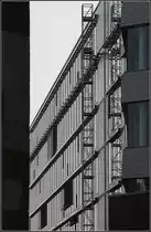 . Friedrich-List-Schule Karlsruhe: Schr�gsicht auf die Nordfassade. 01.03.2011 (Matthias)