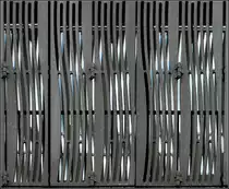 . Wohn- und Gesch�ftsgeb�ude Sch�tzenmattstra�e in Basel: Die gu�eiserne Klappl�den mit den wellenf�rmigen Lichtschlitzen erinnern an Kanaldeckel. 29.08.2010 (Jonas)