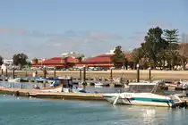 OLH�O (Concelho de Olh�o), 22.02.2011, Blick vom F�hranleger auf die beiden Markthallen