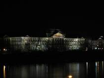 erster Versuch von Nachtaufnahmen -Finanzministerium Dresden - mit einer IXUS 65 vom Terrassenufer aus

Kritik erbeten