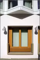 . Rathaus Eppingen: In den zu der s�dlichen Gasse zugewandten Erdgeschossfenster sind Sitzb�nke integriert. 09.03.2011 (Matthias)