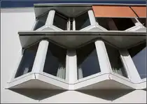 . Rathaus Eppingen: Detailaufnahme der gefalteten B�rofenster. 09.03.2011 (Matthias)