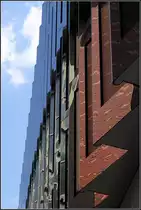 . B�rogeb�ude f�r eine Versicherung in Frankfurt am Main: In der Glas-, Edelstahlfassade spiegelt sich die Umgebung. 01.09.2005 (Matthias)