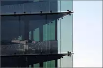 . Detail einer gl�sernen Ecke des B�rohause Els�ssertor in Basel. 29.08.2010 (Matthias)