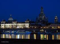 Blick am Abend �ber die Elbe auf das Terrassenufer, die Br�hlsche Terrasse, Frauenkirche und Rathausturm  - 5.7.2006
