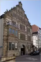 Ein pr�chtiges Beispiel f�r alle Stilelemente der Weserrenaissance bildet das Rattenf�ngerhaus in der Osterstra�e in Hameln. Heute wird es als Restaurant genutzt. 24.03.2011