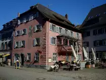 Staufen im Breisgau, historisches  Gasthaus zum L�wen , hier soll der Alchimist Dr.Faust 1539 beim  Goldmachen  t�dlich verungl�ckt sein(Stoff f�r Goethes Faust), M�rz 2011