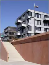 Portgeb�ude aus der Perspektive der unteren Promenade am Europahafen in der �berseestadt Bremen. 27.03.2011