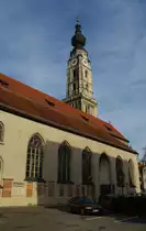 Braunau am Inn, Sp�tgotische Stadtpfarrkirche St. Stephan, erbaut zwischen 1439 und 1466, Turmh�he 87 Meter, Baumeister Stephan
Krumenauer (27.11.2009)