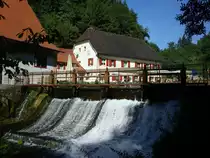 die Wimsener H�hle in der Schw�bischen Alb, sie befindet sich unmittelbar hinter dem Wehr, das hier die Zwiefaltener Ach aufstaut, einzige in Deutschland mit einem Boot befahrbare H�hle, Sept.2010 