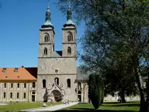 Kloster Tepl im Egerland, die Turmfassade der sp�tromanischen Hallenkirche, das Pr�monstratenserkloster wurde 1193 gegr�ndet, Okt.2006
