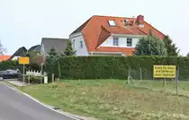 friedlicher B�rgerprotest gegen Weiterf�hrung eines Braunkohlentagebau. Guben, Ortsteil Deulowitz, 11.04.2011