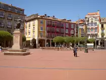 Burgos, Plaza Mayor mit Denkmal f�r K�nig Carlos III. (18.05.2010)