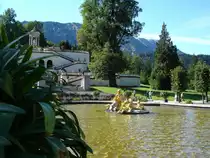 Schlo� Linderhof, Blick �ber den Font�nenteich zum Venustempel, Aug.2006