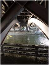 Br�ckenschlag: die Eisenbahnbr�cke �ber die Spree am Bahnhof Friedrichstra�e. Aufnahmedatum: 22.09.2006