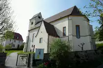 Niedereggenen im Markgr�flerland, hier steht eine der �ltesten Kirchen am Oberrhein, Turm um 1080, Chor und Langhaus um 1430, April 2011