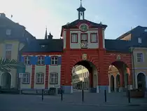 Emmendingen, das Stadttor, stadteinw�rts gesehen, erbaut nach 1590 als Teil der Stadtbefestigung, 1929 erweitert, April 2011