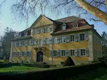Emmendingen, das Weiherschlo�, ein Barockbau mit Mansardendach von 1757, wird heute von der psychatrischen Klinik genutzt, April 2011