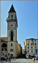 Das Rathaus von Passau aus dem 14. Jahrhundert mit seinem 38 Meter hohen Turm, der 1890 hinzugef�gt wurde. 12.09.2010 (Jeanny)