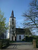 Denzlingen, die Georgskirche ist seit 1556 evangelisch, der offene Turmhelm besitzt die �lteste Spiraltreppe der Welt auf einem Kirchturm und ist von gro�er kunsthistorischer Bedeutung, April 2011