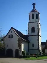 Denzlingen, der Storchenturm geh�rte zur ehemaligen Pfarrkirche St.Michael, die 1275 erstmals erw�hnt wurde, ab dem 17.Jahrhundert nicht mehr als Kirche genutzt, April 2011