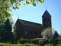 Denzlingen, kath.St.Josephs-Kirche, 1912-13 aufgebaut, stand vorher als St.Bonifatius-Kirche in Emmendingen und wurde 1912 Stein f�r Stein abgetragen, mit Ochsenkarren nach Denzlingen transportiert und wieder aufgebaut, April 2011