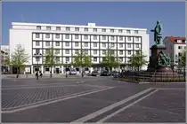 Das Geb�ude des ehemaligen Nordsee-Hotels am Theodor-Heuss-Platz in Bremerhaven soll demn�chst einem neuen Geb�ude weichen. 24.04.2011